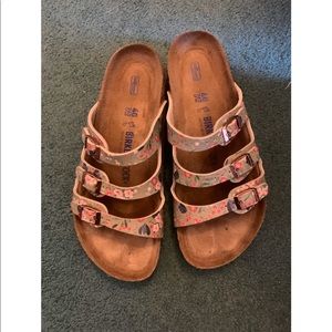 3 strap floral birkenstock’s. Worn maybe 3 times